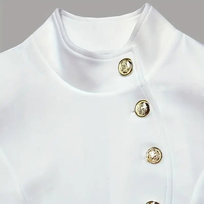 Robe élégante col montant avec boutons dorés,